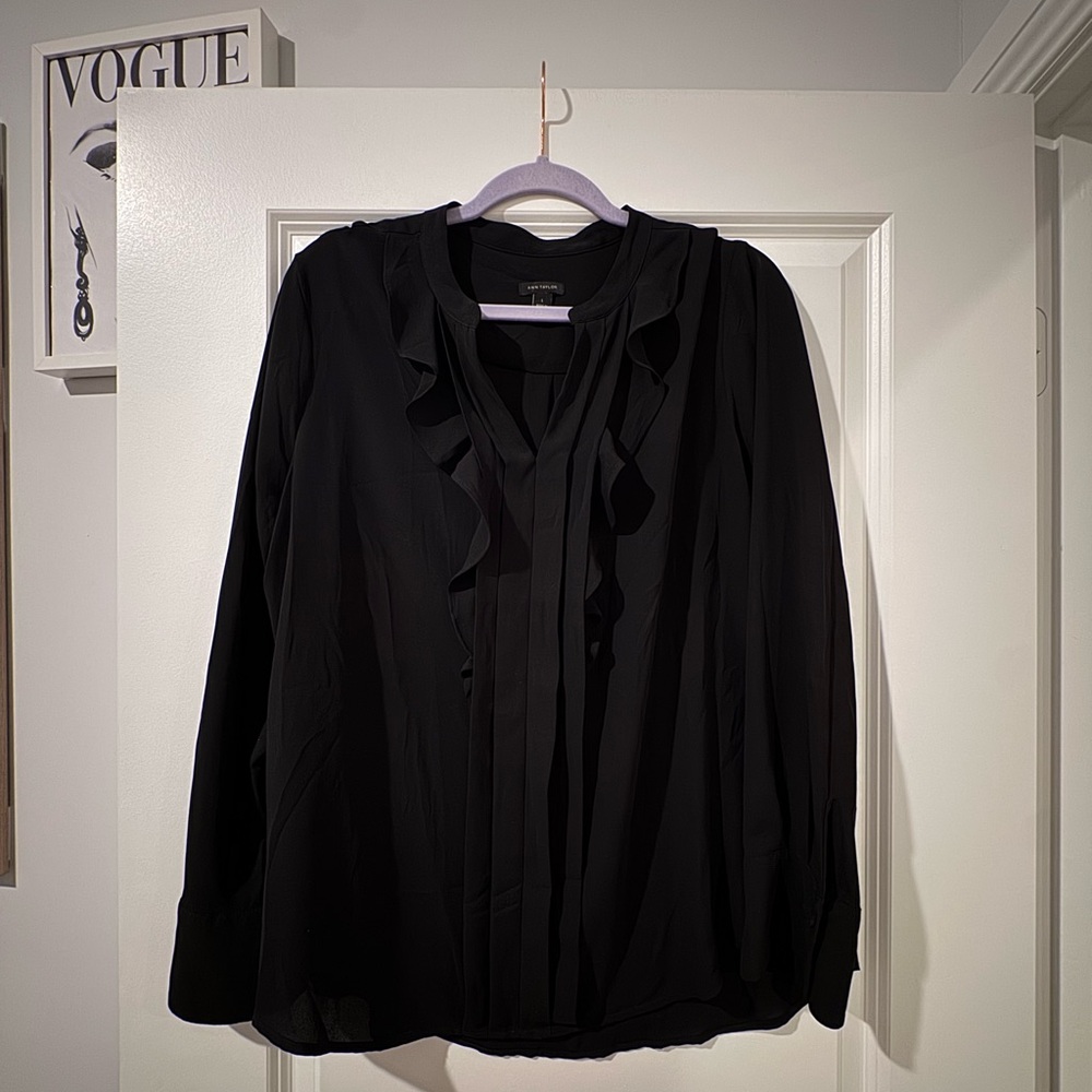 Ann Taylor Classic Black Top